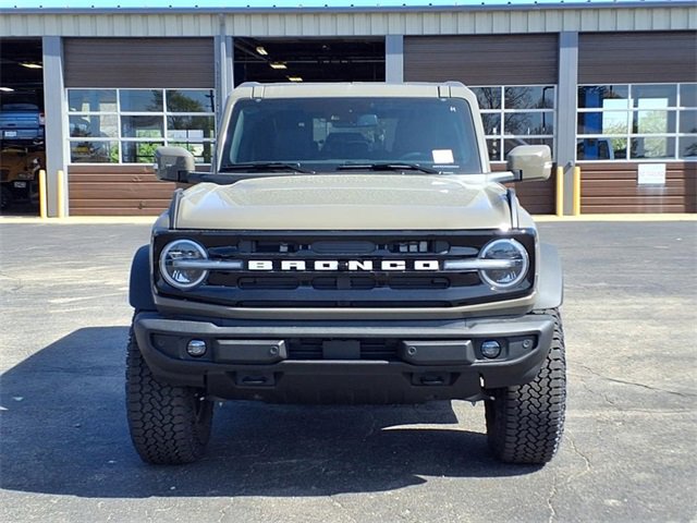 New 2025 Ford Bronco Outer Banks w/ Sasquatch Package image 2