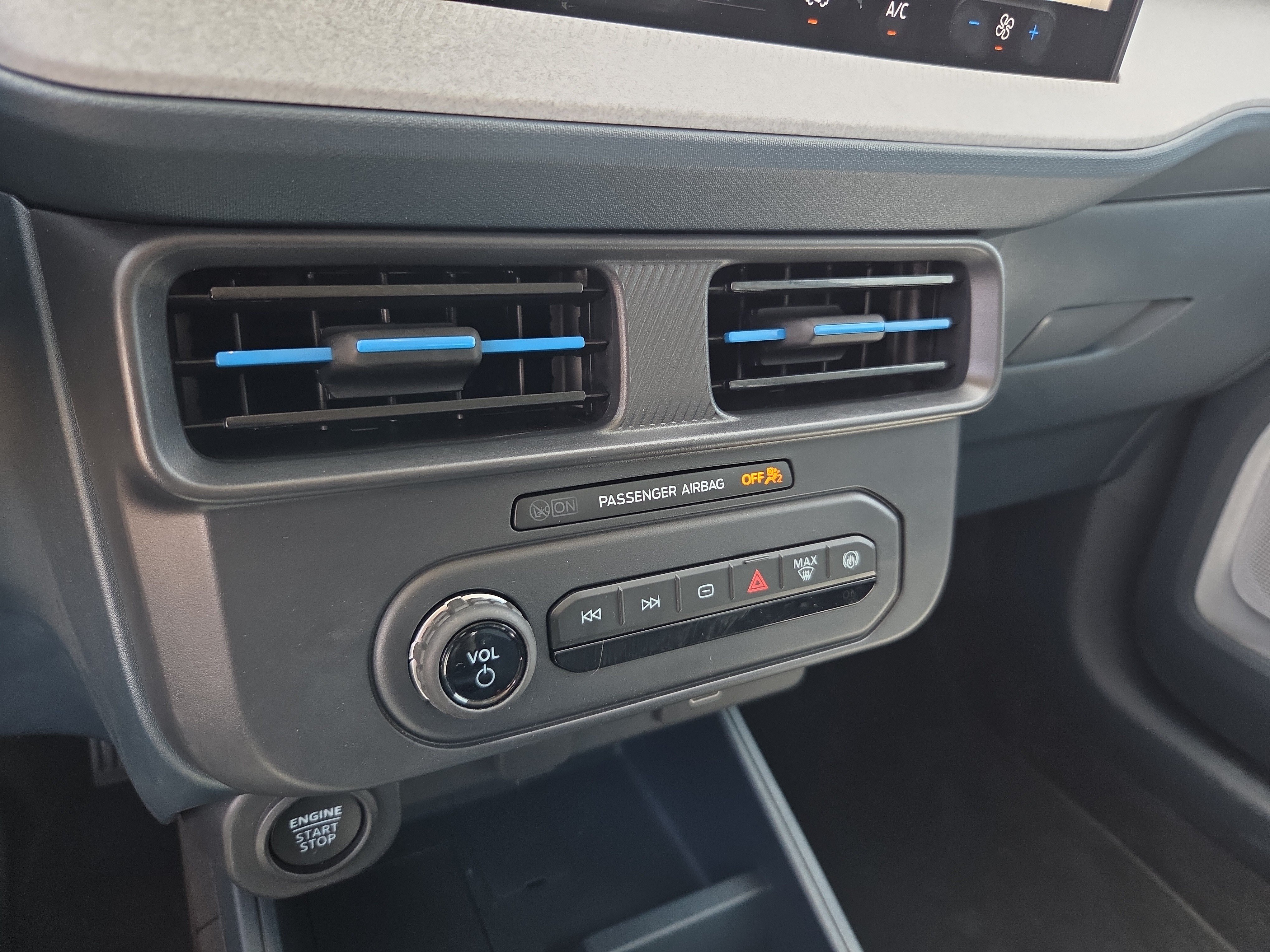 Used 2025 Ford Maverick XLT w/ Equipment Group 302A AWD/4WD image 22