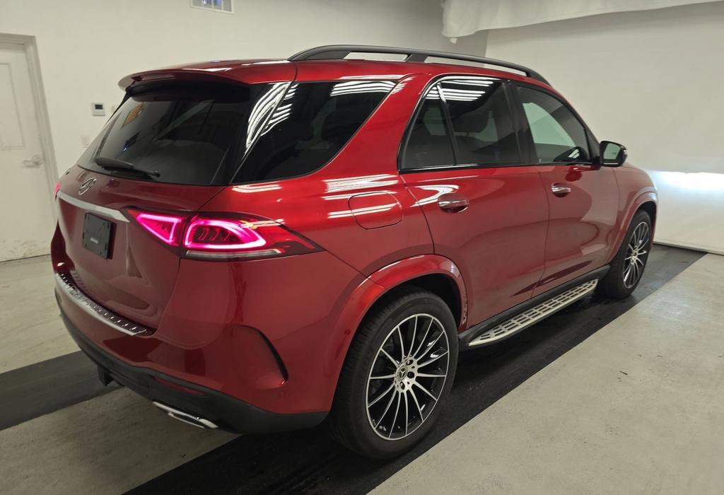 Used 2021 Mercedes-Benz GLE 350 w/ AMG Line Exterior image 2