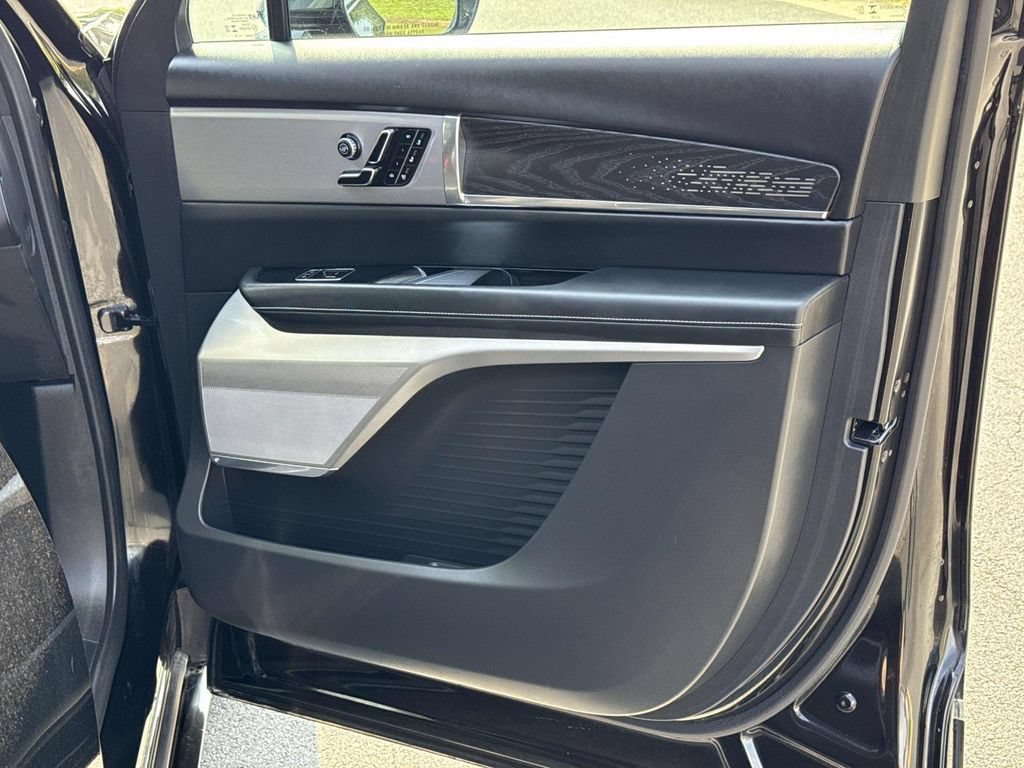 Certified 2026 Cadillac Vistiq Platinum AWD/4WD image 26