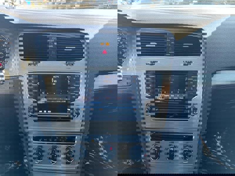 Used 2017 Volkswagen Golf Wolfsburg Edition image 15