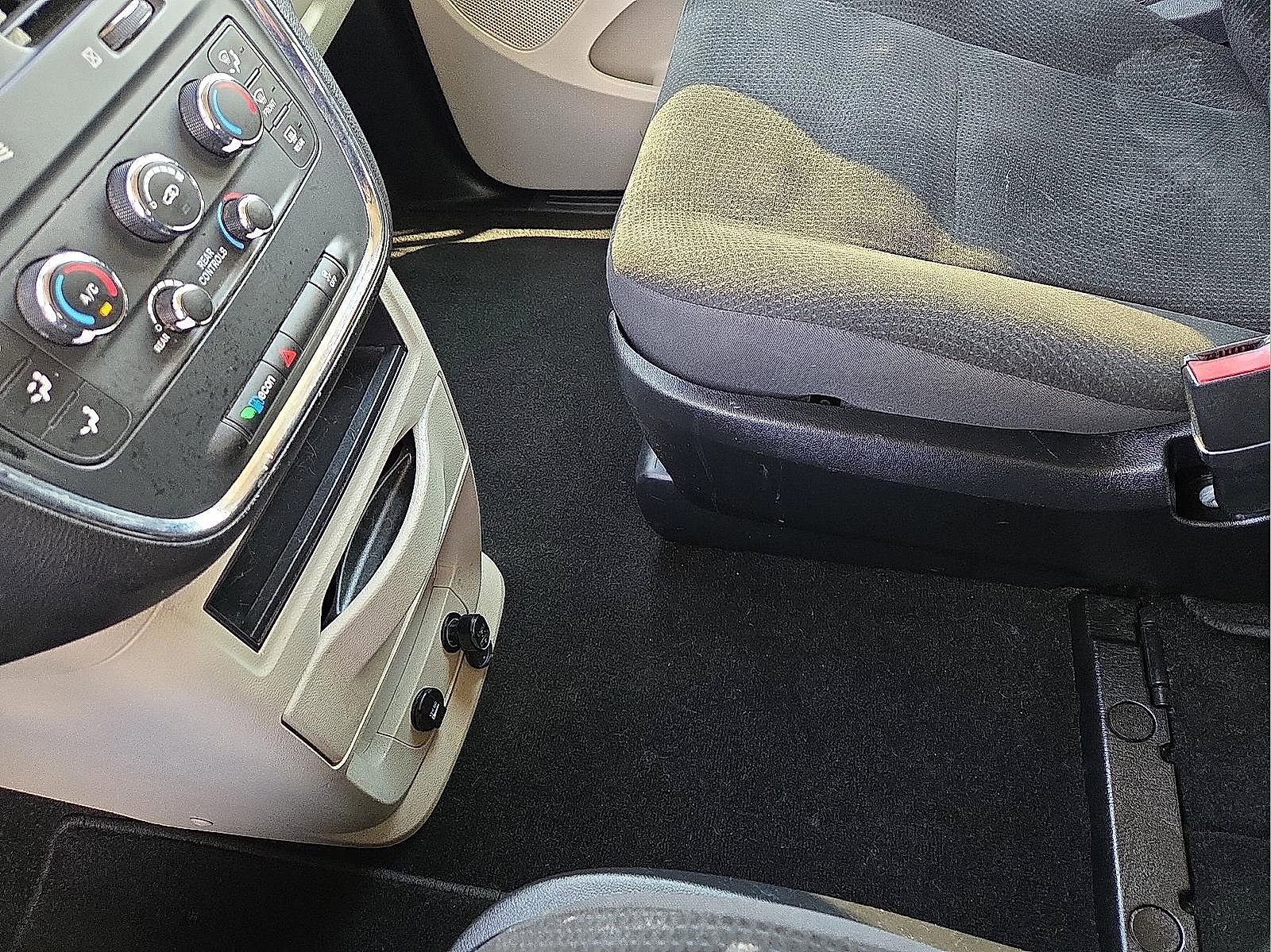 Used 2019 Dodge Grand Caravan SE image 25