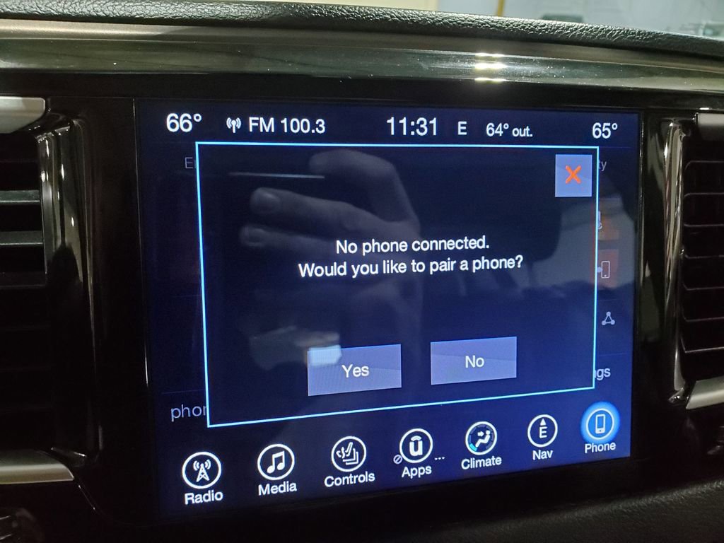 Used 2017 Chrysler Pacifica Premium image 32