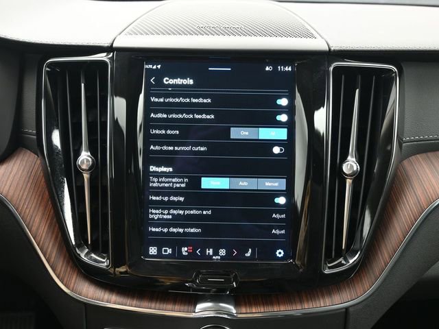 Used 2023 Volvo XC60 B6 Ultimate w/ Protection Package Premier image 18