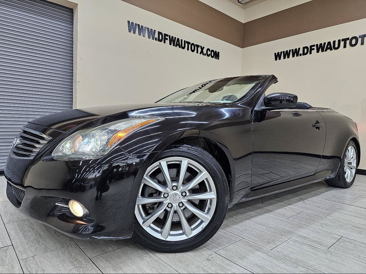 Used 2013 INFINITI G37 Convertible w/ Premium Pkg RWD image 1