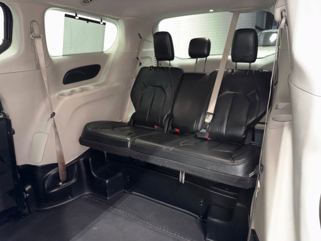 Used 2020 Chrysler Pacifica Touring-L image 39
