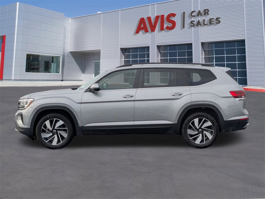 Used 2025 Volkswagen Atlas SE image 2