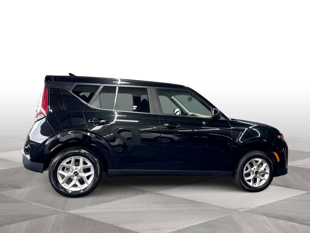 Used 2025 Kia Soul LX w/ LX Technology Package FWD image 9