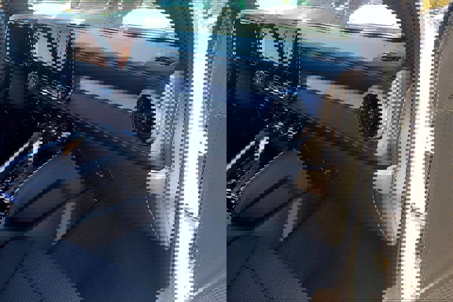 Used 2024 Chevrolet Colorado LT w/ LT Convenience Package image 19