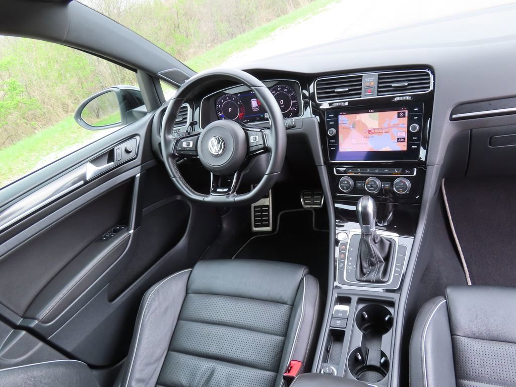 Used 2018 Volkswagen Golf R 4-Door image 33