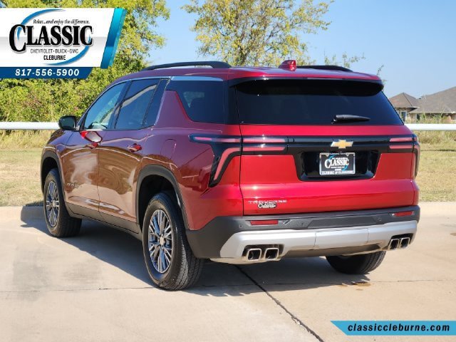 Used 2025 Chevrolet Traverse LT w/ Driver Confidence Package FWD image 8