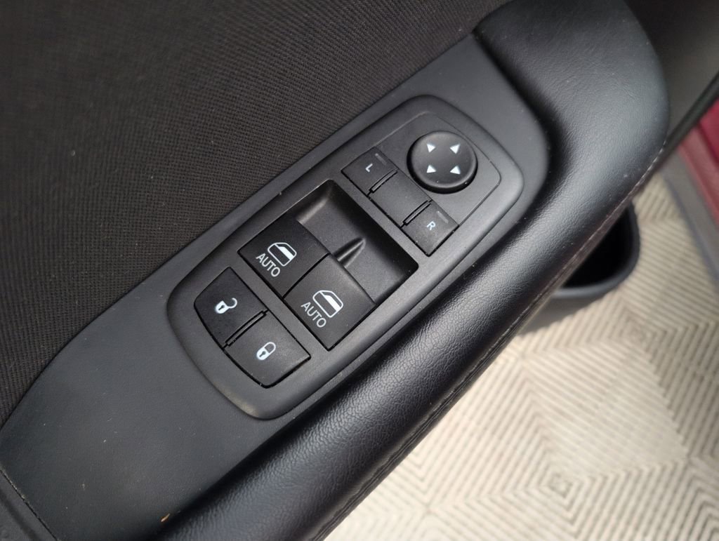 Used 2022 Dodge Challenger SXT image 39