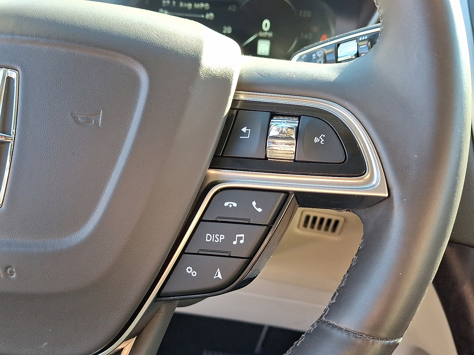 Used 2020 Lincoln Nautilus Reserve image 23