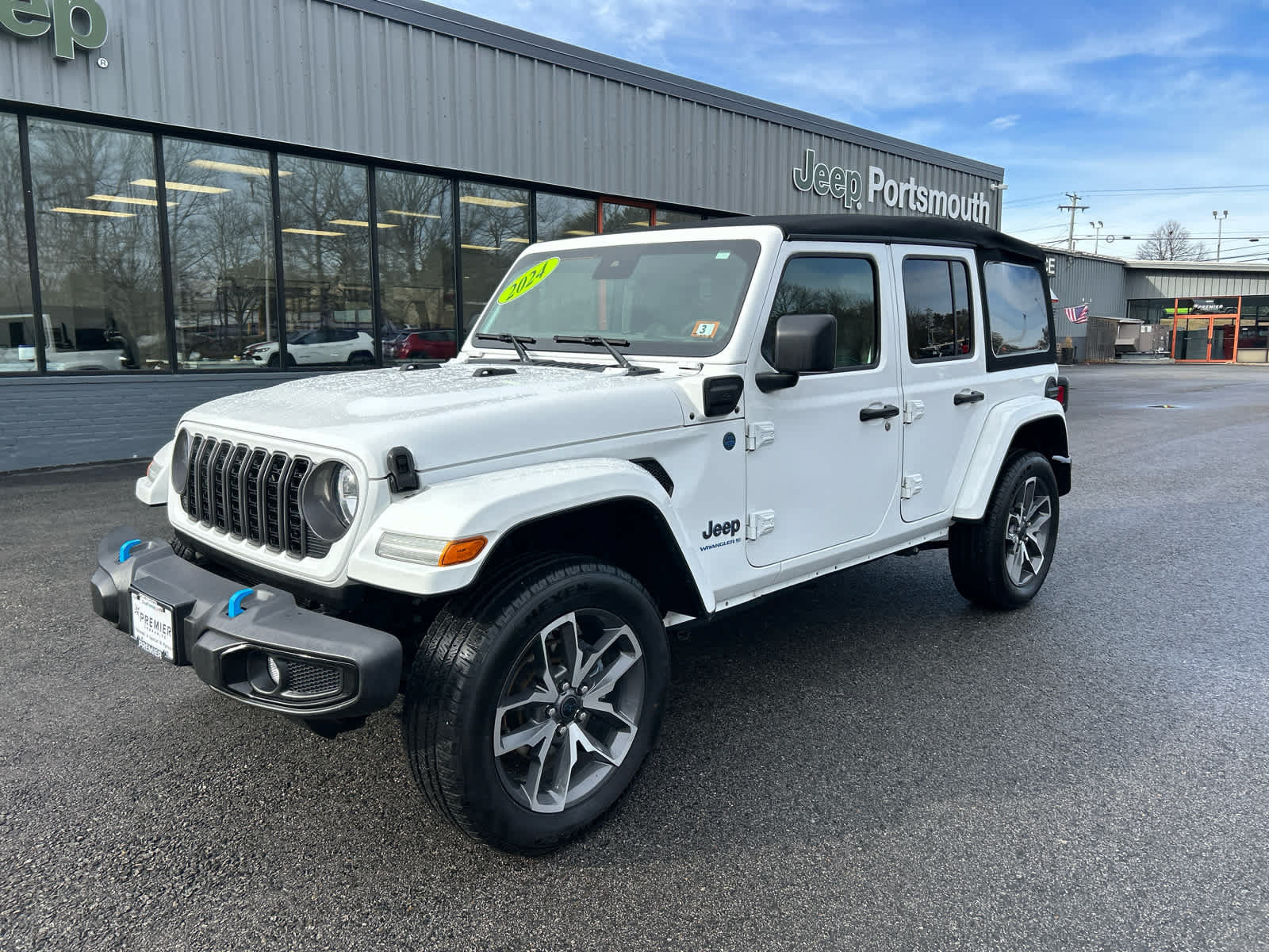 Used 2024 Jeep Wrangler Unlimited w/ Convenience Group AWD/4WD image 13