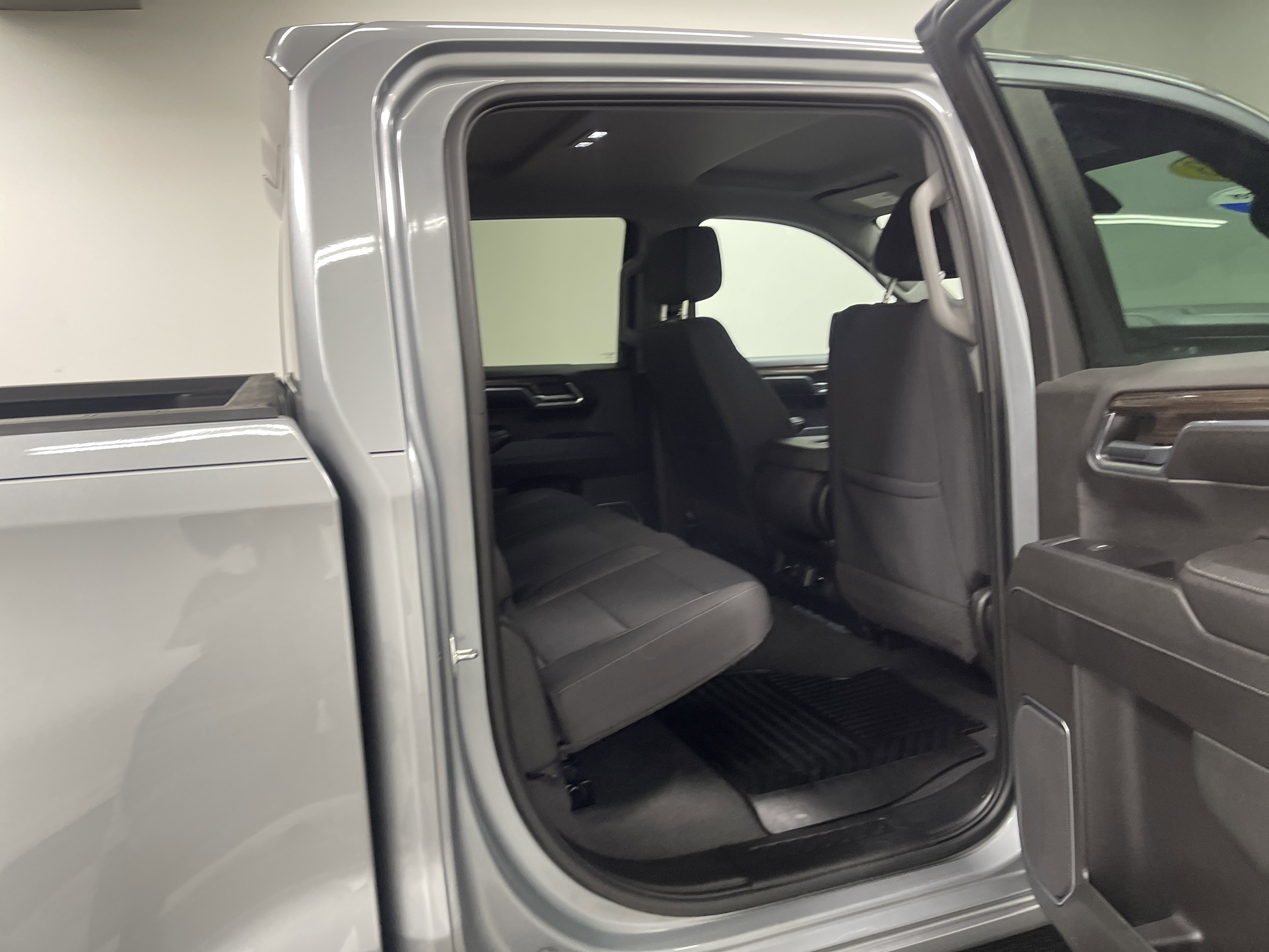 Used 2023 Chevrolet Silverado 1500 LT AWD/4WD image 19