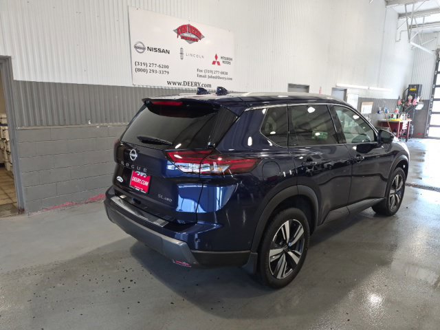 Certified 2025 Nissan Rogue SL w/ Tech Package AWD/4WD image 3