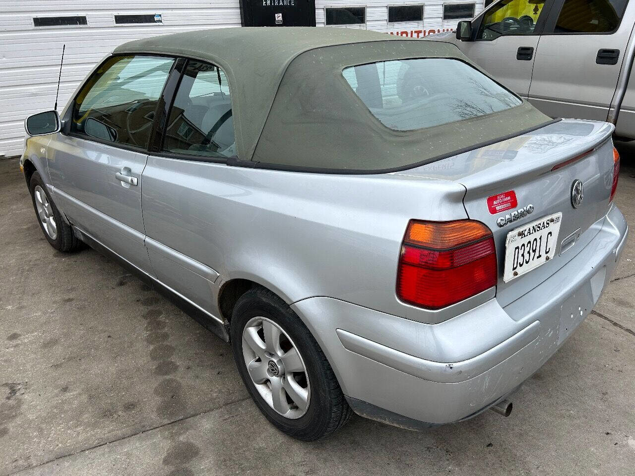 Used 2002 Volkswagen Cabrio GLX image 9