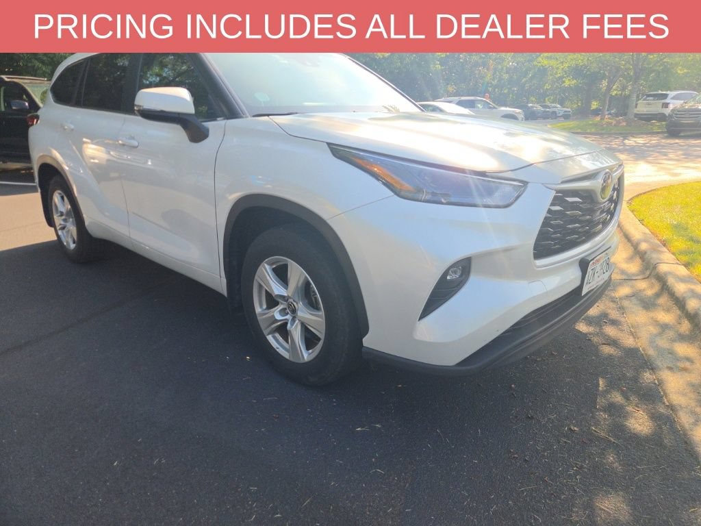 Certified 2025 Toyota Highlander LE AWD/4WD image 1