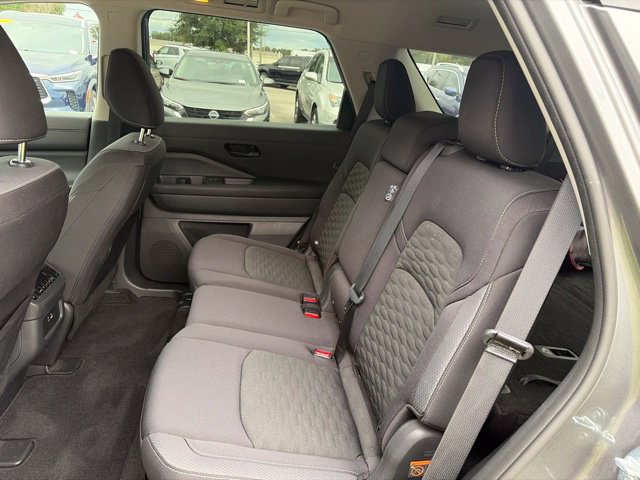 Used 2024 Nissan Pathfinder SV w/ Lighting Package (N92) FWD image 22