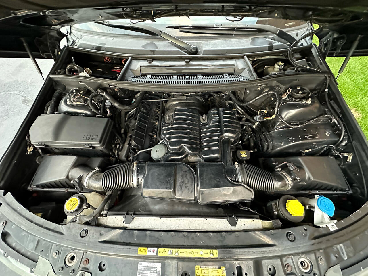 Used 2010 Land Rover Range Rover HSE LUX image 41