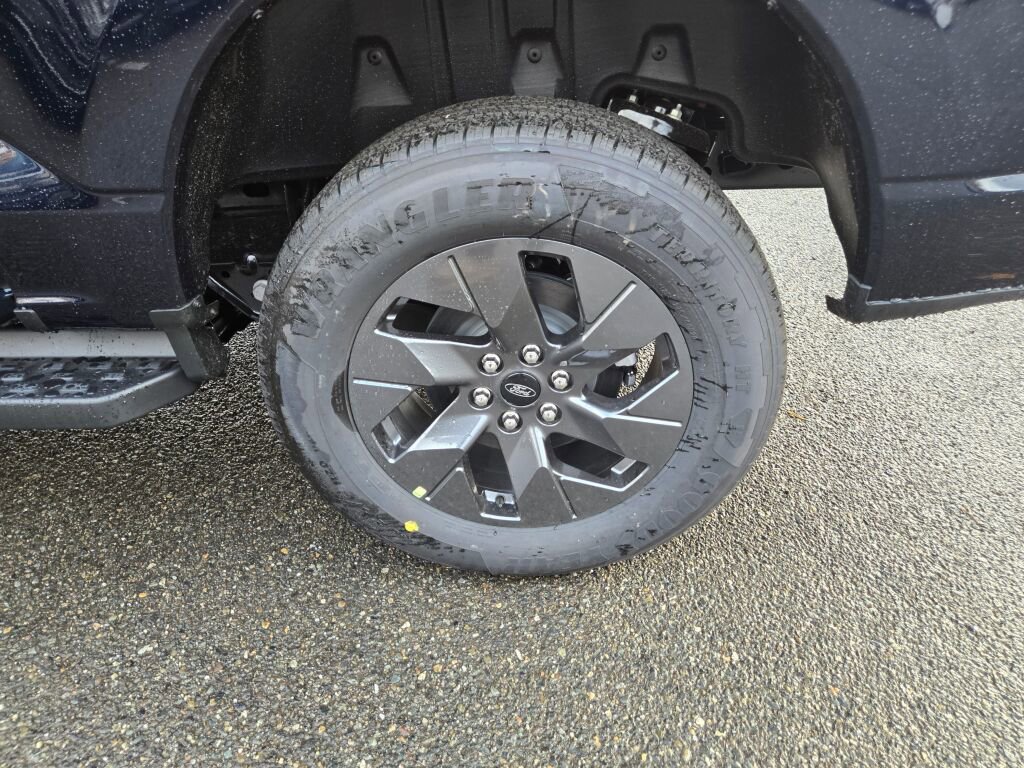 New 2025 Ford F150 Lightning Flash AWD/4WD image 9