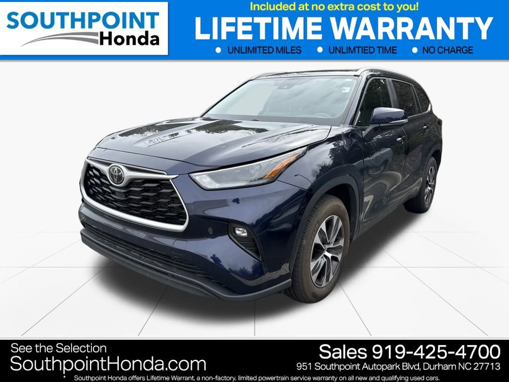 Used 2023 Toyota Highlander XLE image 3