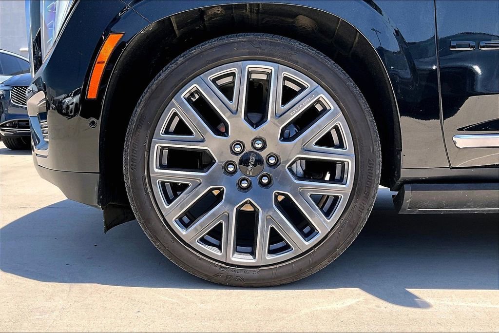Used 2025 GMC Yukon XL Denali Ultimate w/ LPO, Floor Liner Package AWD/4WD image 10