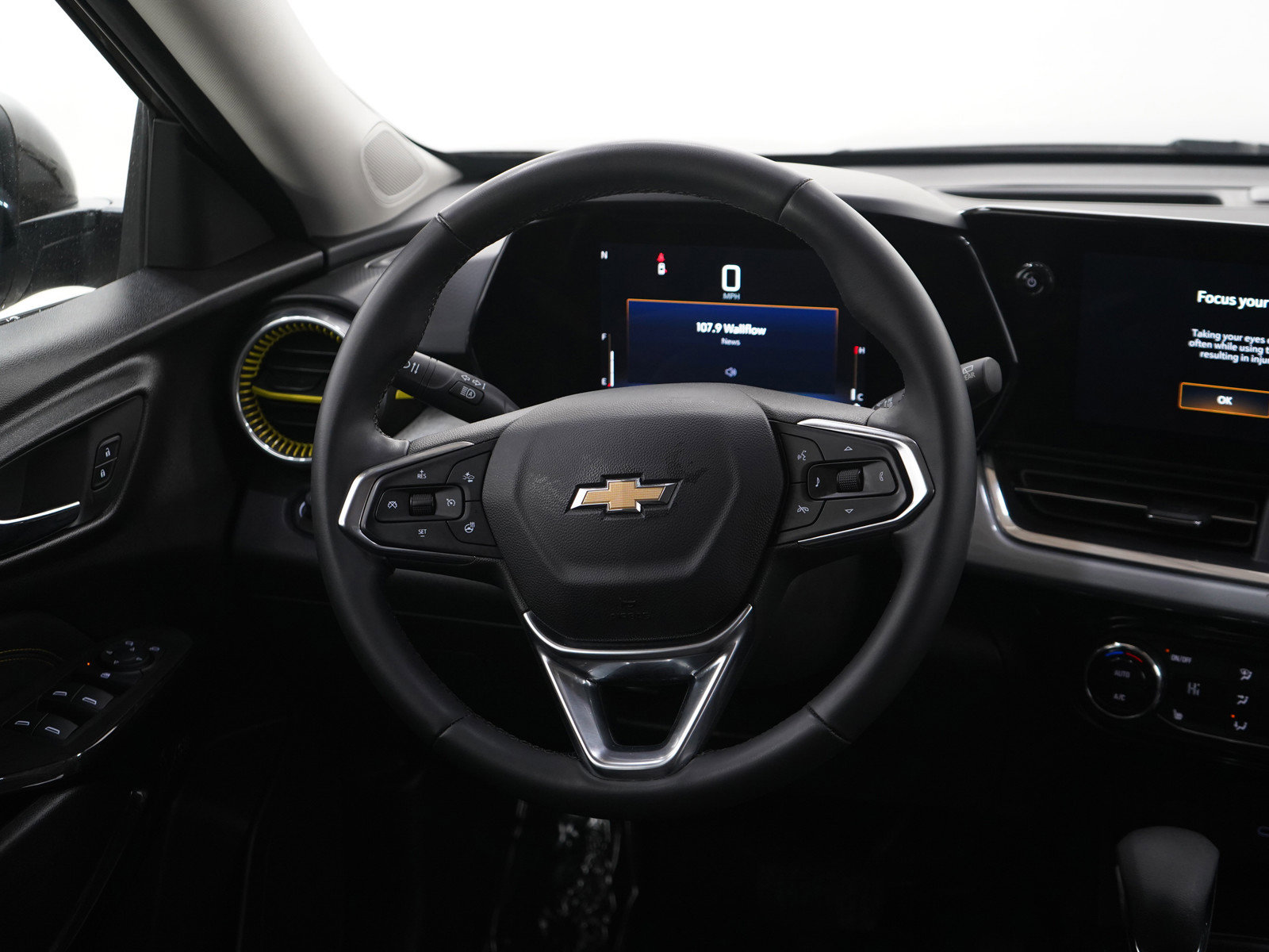 Used 2024 Chevrolet Trax LT w/ Driver Confidence Package FWD image 12