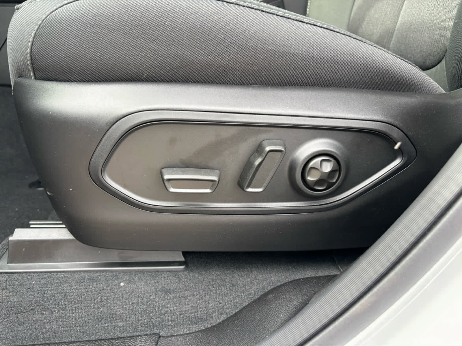 Used 2025 Jeep Grand Cherokee Laredo RWD image 20