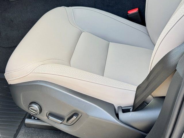 New 2026 Volvo XC90 B6 Plus w/ Protection Package Premier image 20
