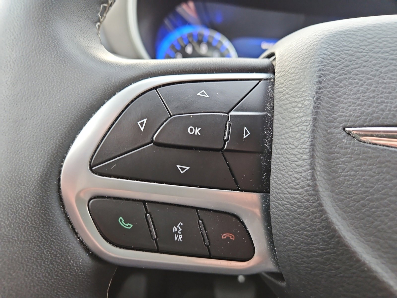 Used 2024 Chrysler Pacifica Touring-L image 25