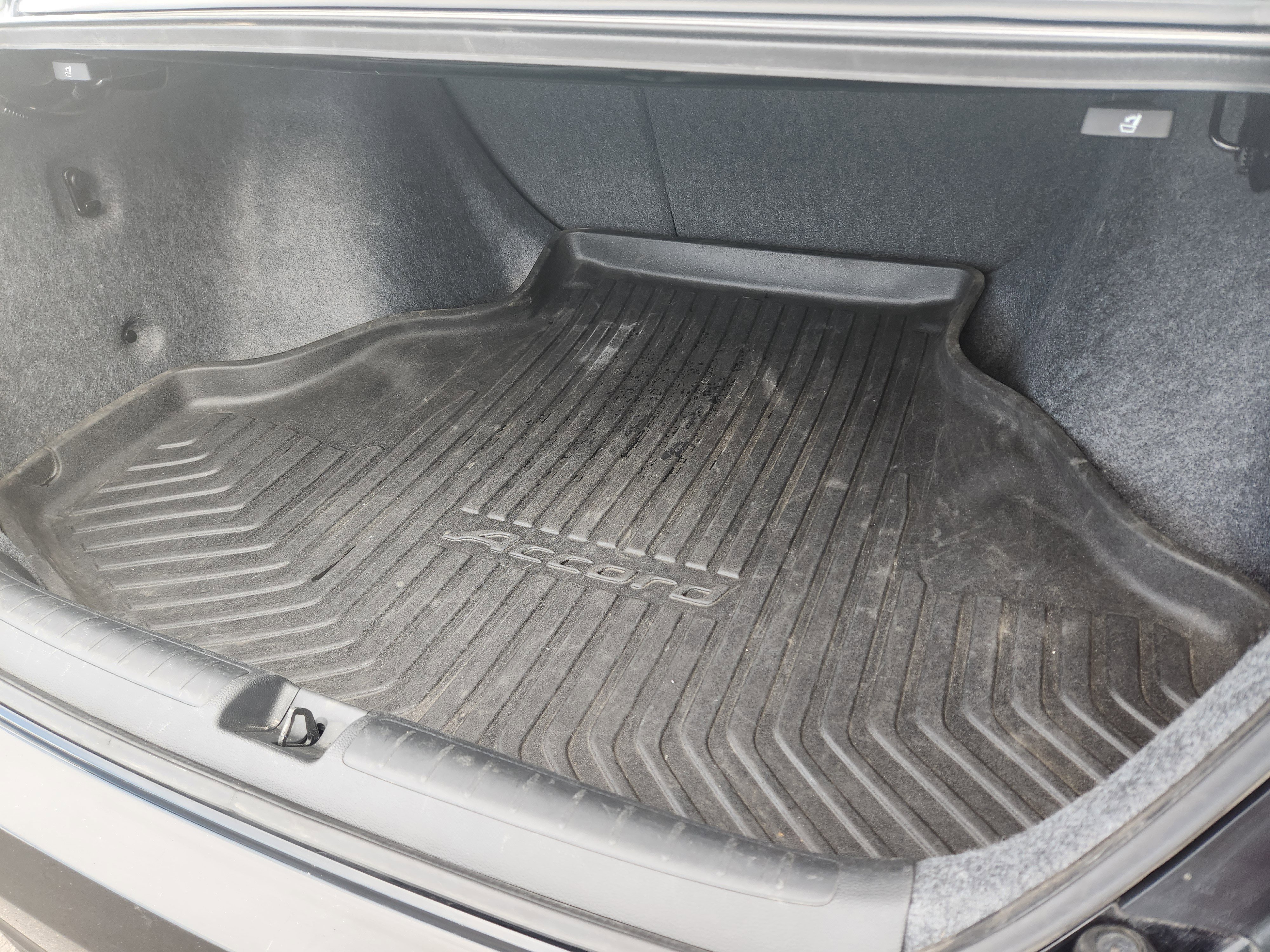 Used 2019 Honda Accord EX image 26