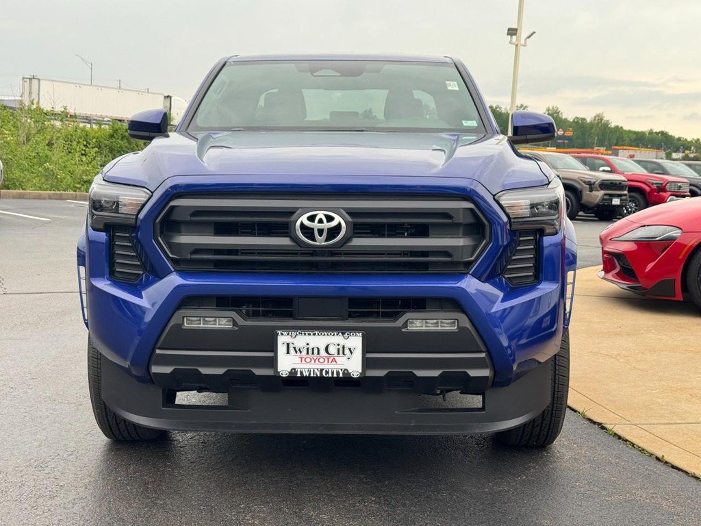 Certified 2025 Toyota Tacoma SR5 AWD/4WD image 9