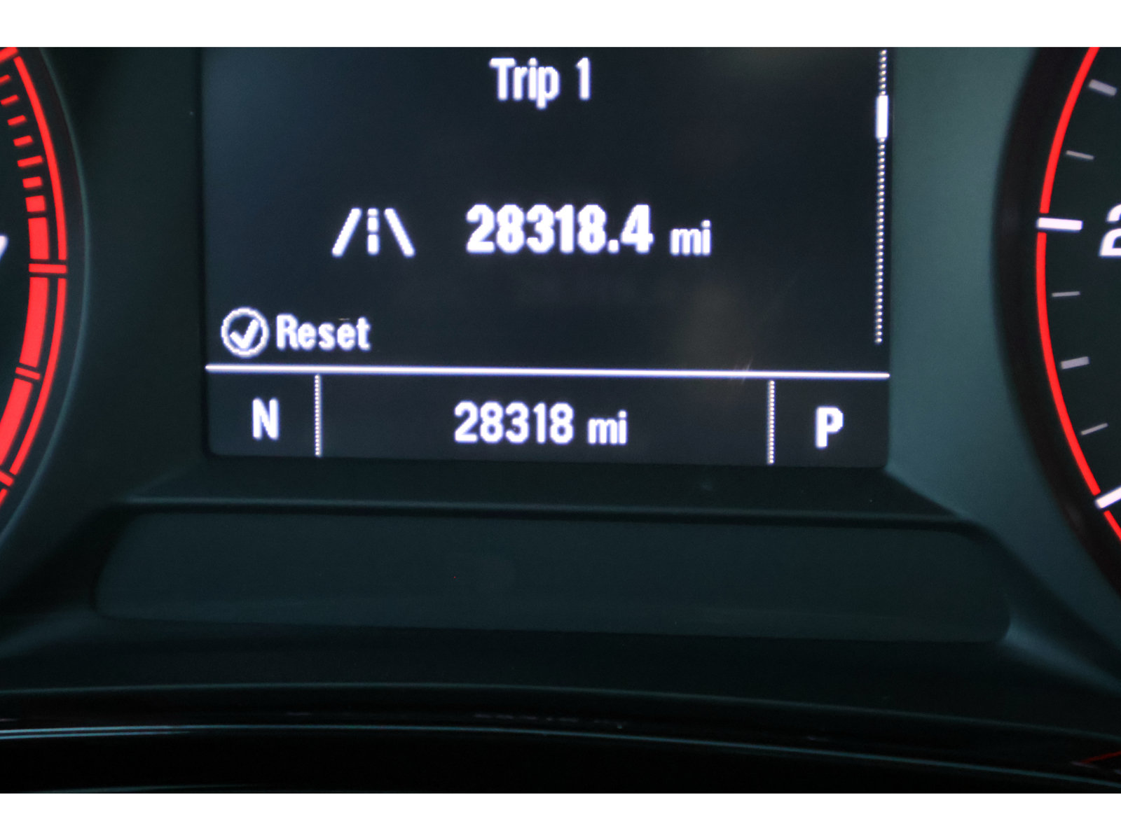 Used 2024 Chevrolet Trax RS FWD image 28