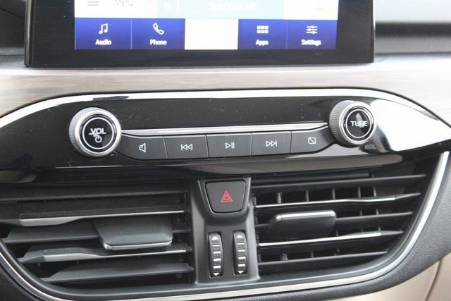 Used 2020 Ford Escape Titanium image 25