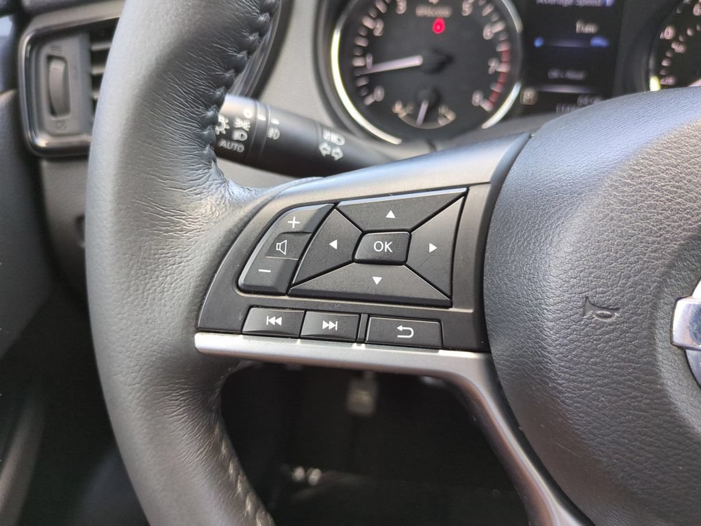 Used 2017 Nissan Rogue SV FWD image 19