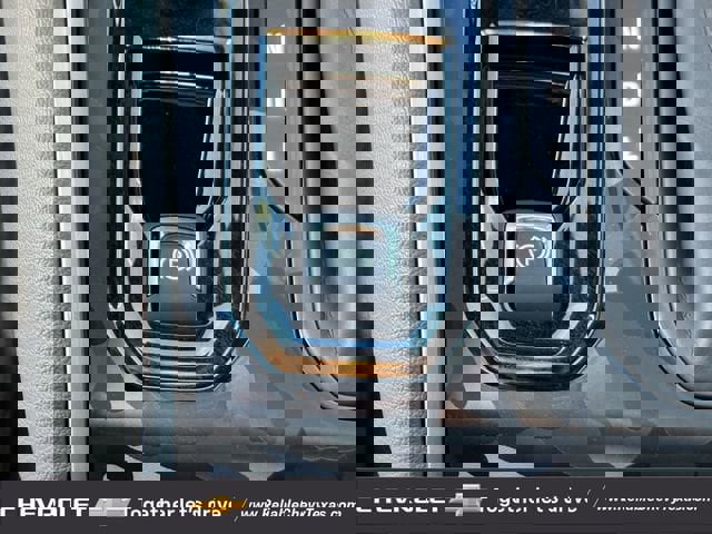 Used 2025 Chevrolet Colorado ZR2 w/ Technology Package AWD/4WD image 19