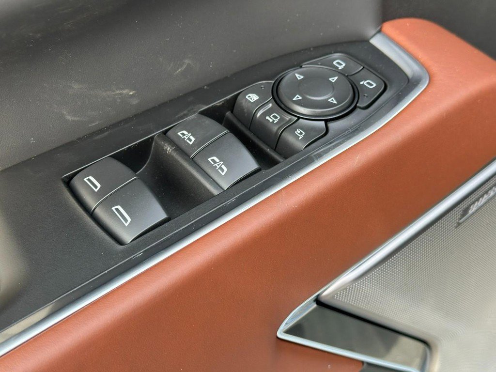 New 2026 GMC Sierra 2500 Denali Ultimate w/ LPO, Black Badging Package image 15