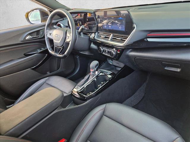 Used 2024 Chevrolet Trax RS w/ Sunroof Package FWD image 18