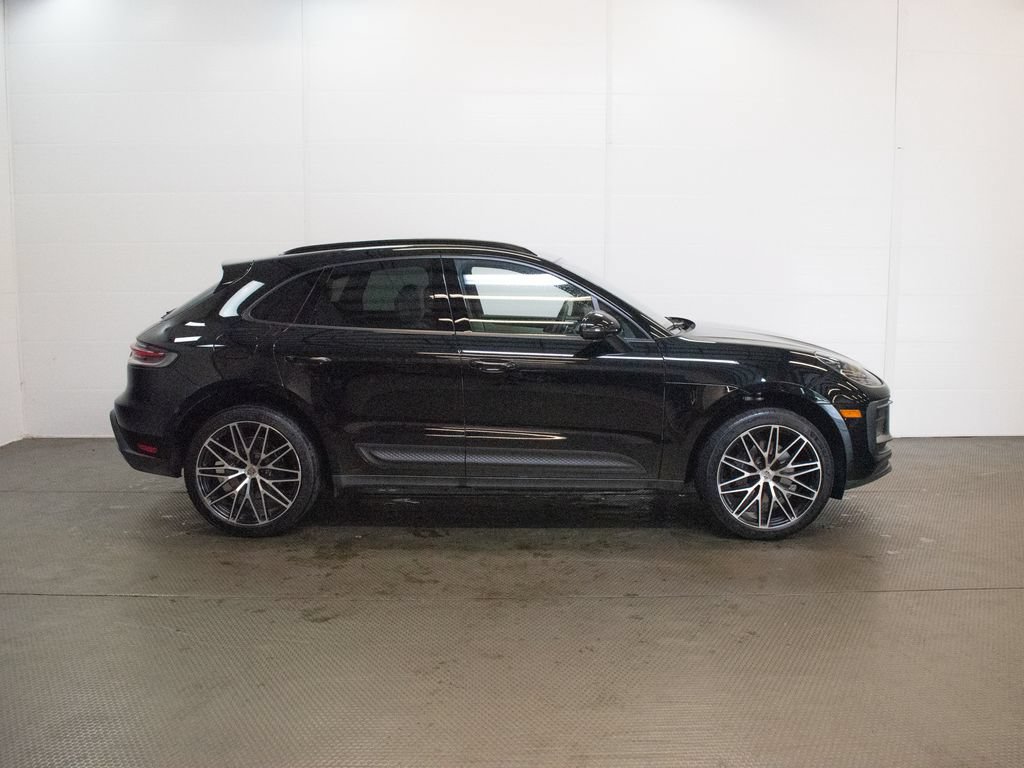 Certified 2026 Porsche Macan AWD/4WD image 9