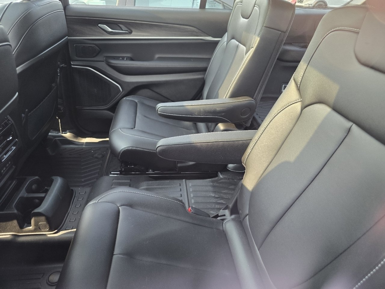 Used 2026 Jeep Grand Cherokee L Limited AWD/4WD image 24