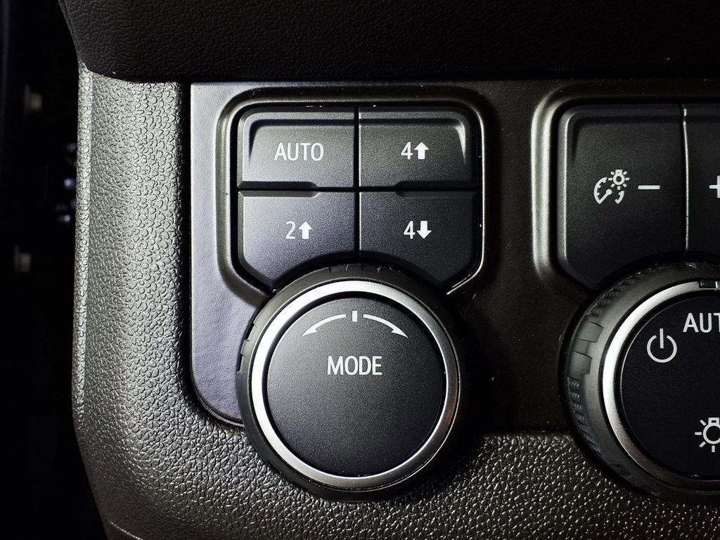 Used 2023 Chevrolet Suburban Z71 AWD/4WD image 16