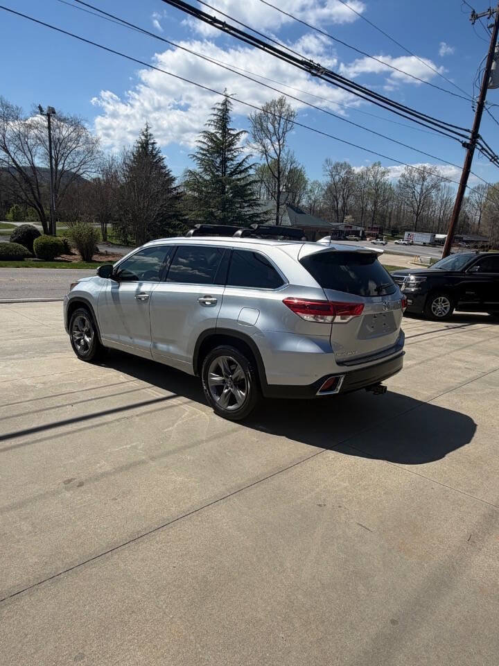 Used 2018 Toyota Highlander Limited Platinum image 4