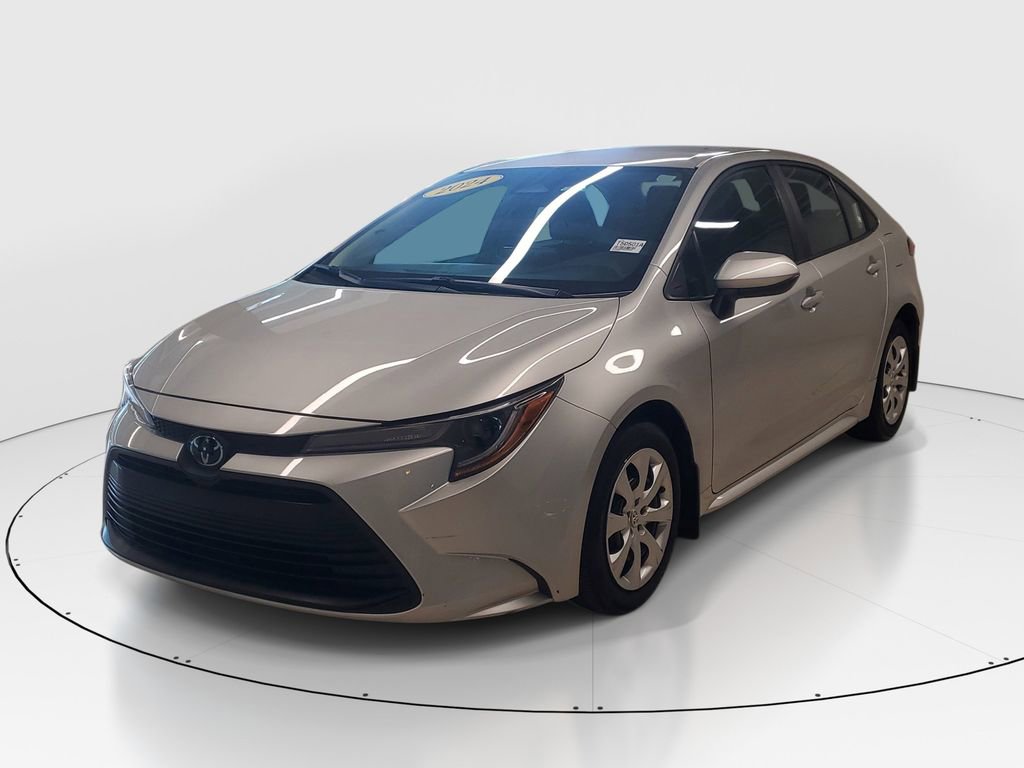 Used 2024 Toyota Corolla LE image 3