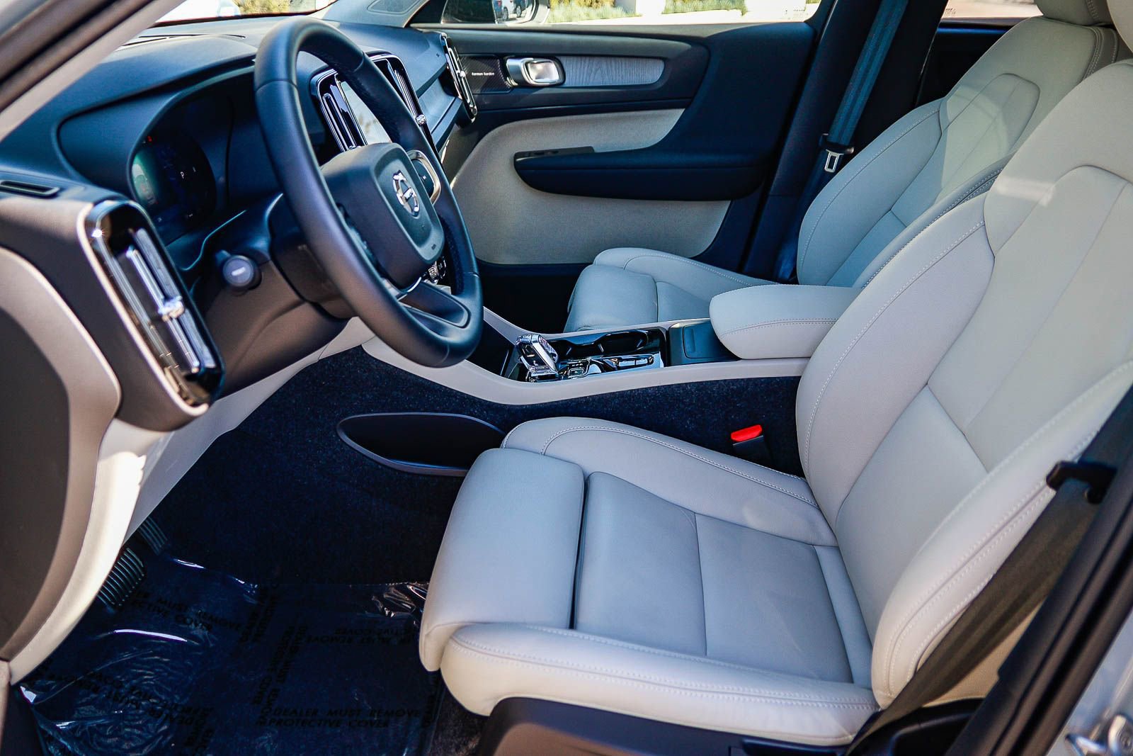 Certified 2026 Volvo XC40 B5 Ultra w/ Climate Package image 20