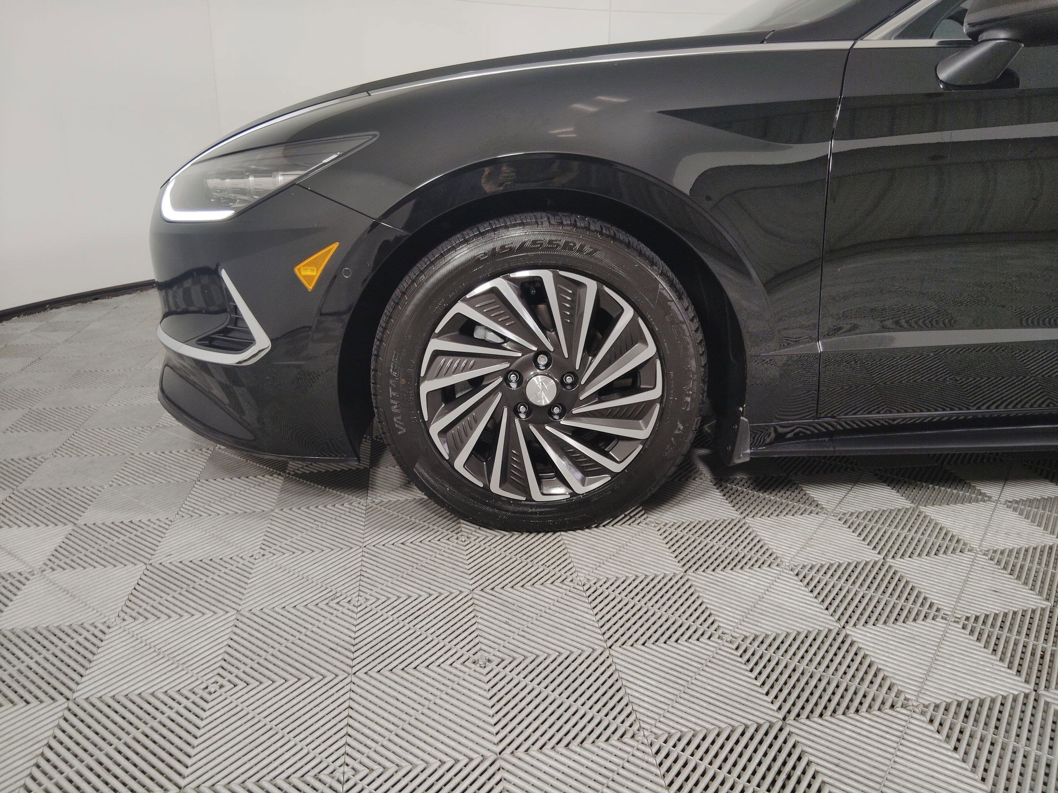 Used 2023 Hyundai Sonata Limited w/ Cargo Package image 11