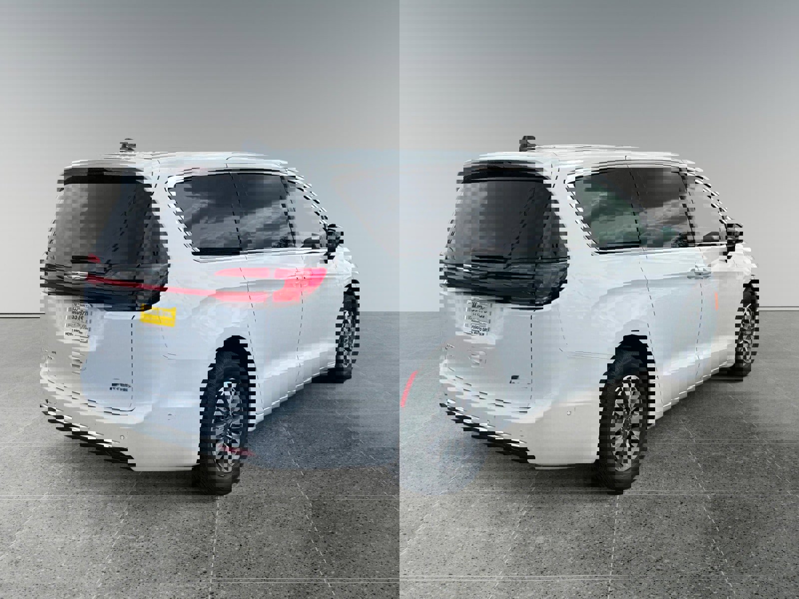 New 2025 Chrysler Pacifica Select FWD image 5