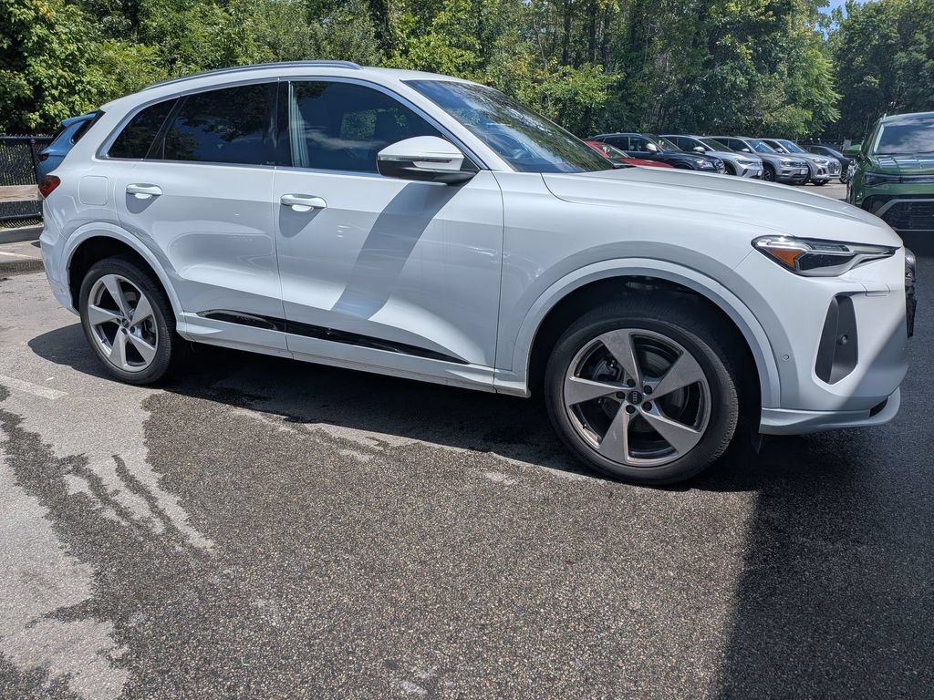 Used 2025 Audi Q5 Premium Plus w/ Premium Plus AWD/4WD image 1