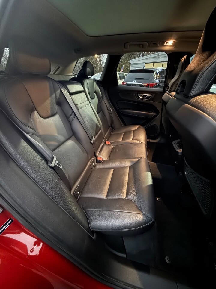 Used 2020 Volvo XC60 T6 Momentum AWD/4WD image 19