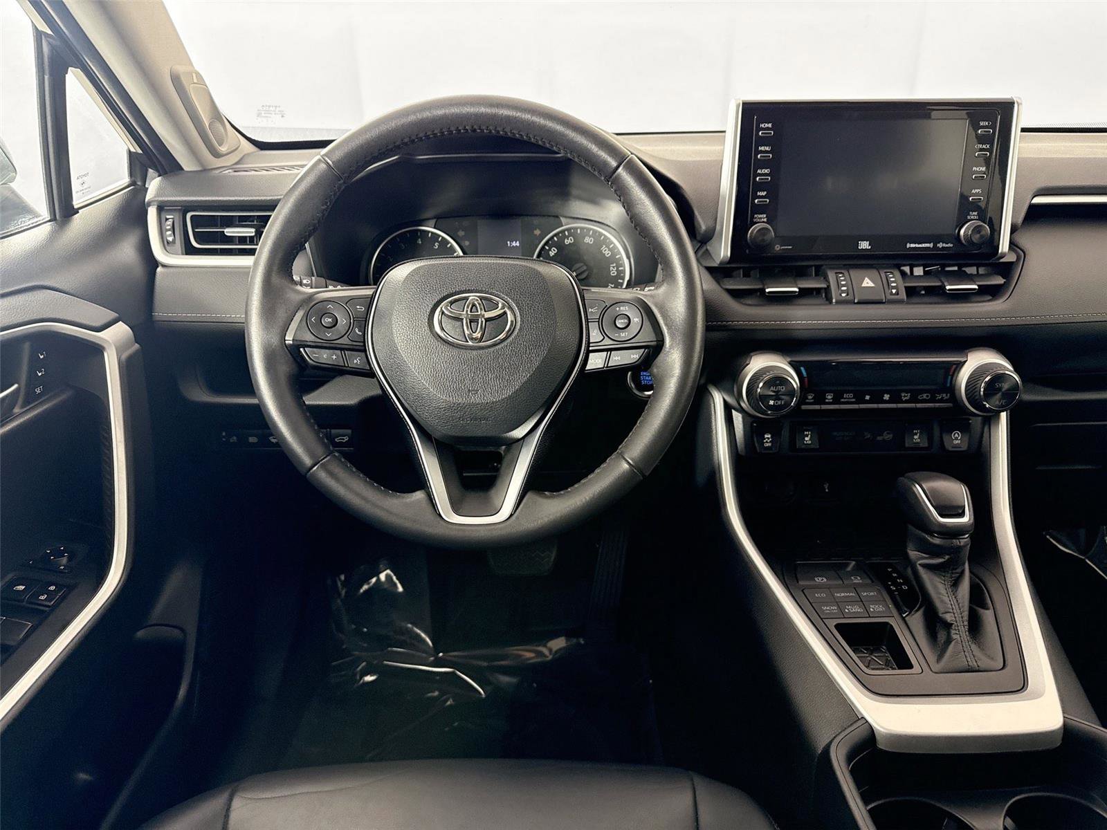 Certified 2020 Toyota RAV4 XLE Premium image 31
